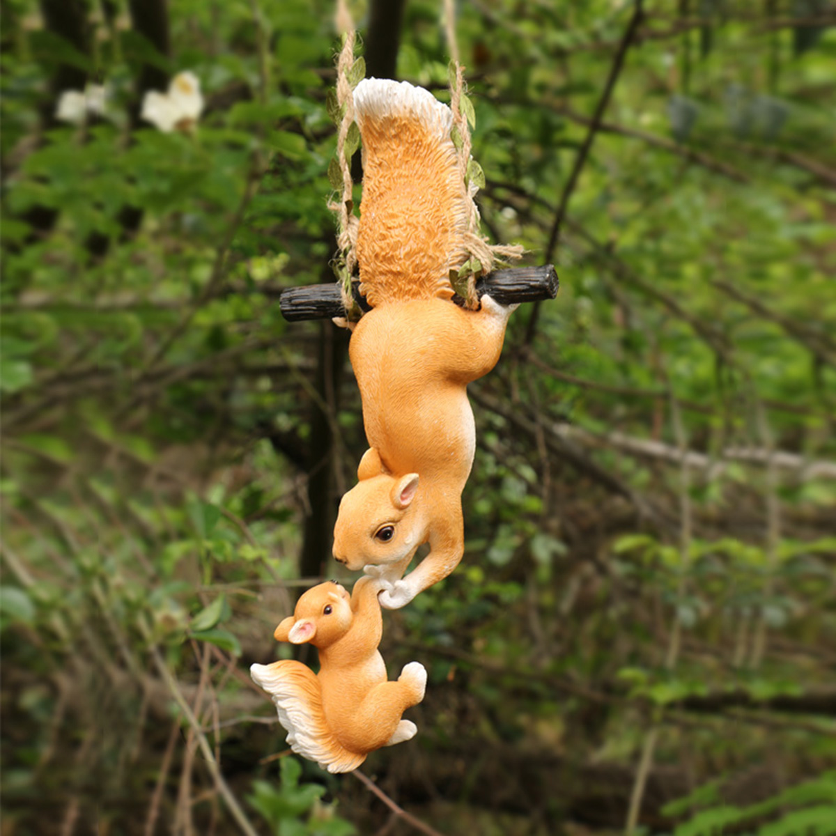 母子リスの樹脂製ハンギングスイングオーナメント、屋外ガーデン - Kids Outdoor Swing Set のレビューと価格